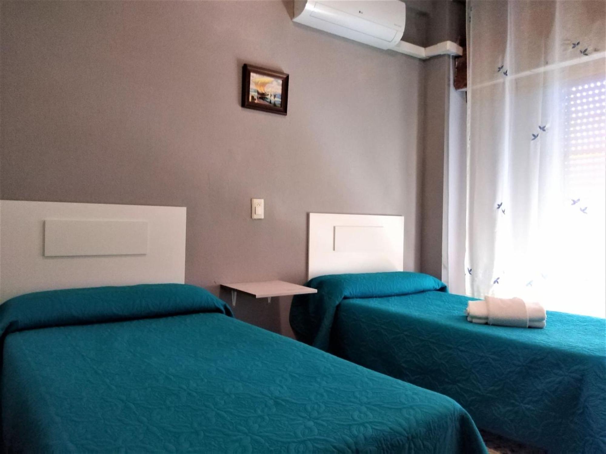 Vacansis Habitaciones De Hostal A Primera Linea De Playa En Кульєра Екстер'єр фото