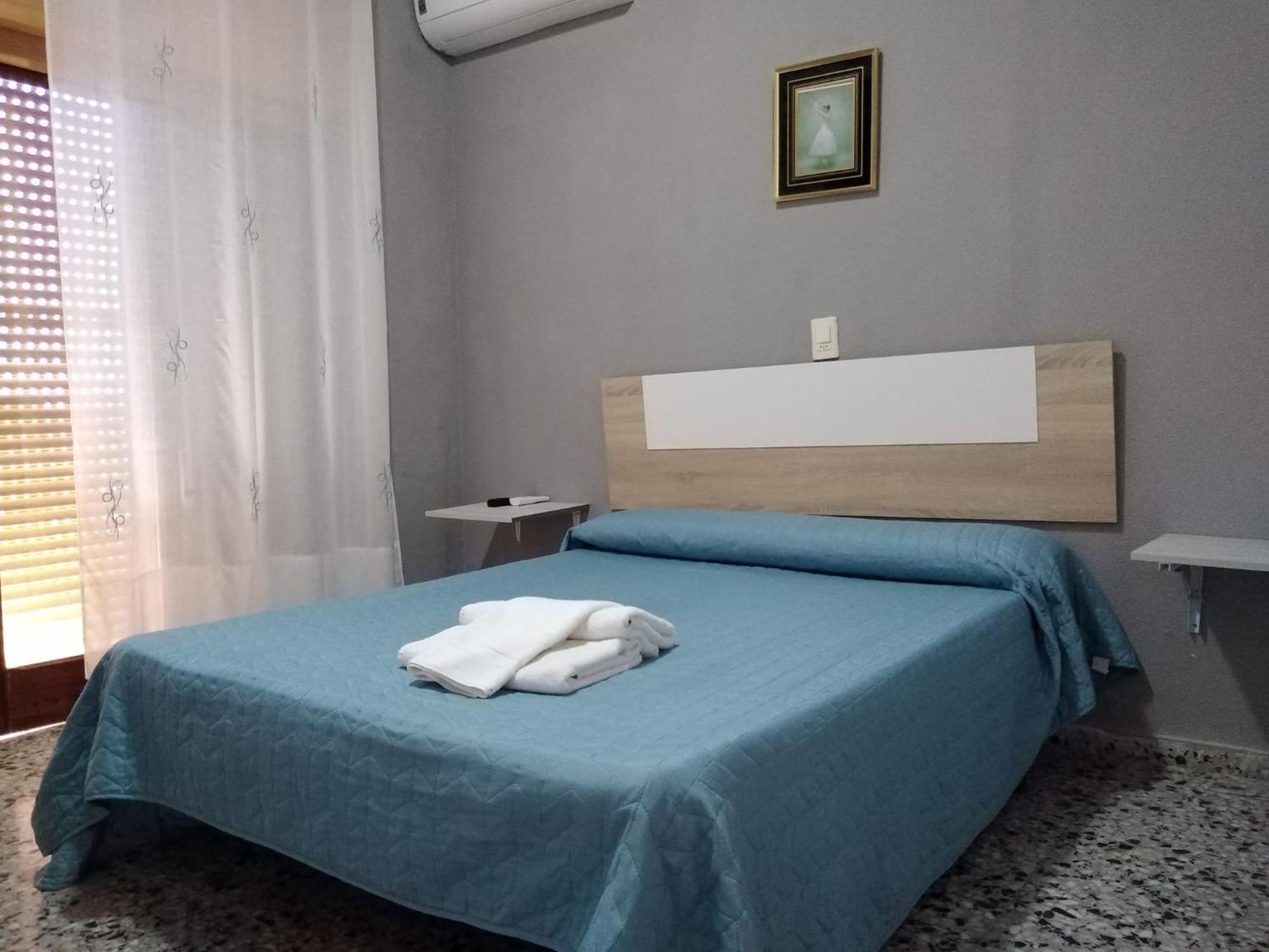 Vacansis Habitaciones De Hostal A Primera Linea De Playa En Кульєра Екстер'єр фото